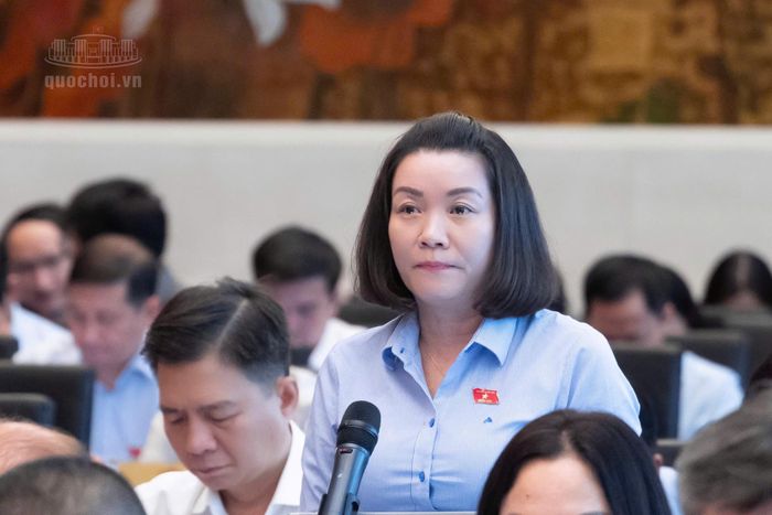 Đại biểu Quốc hội Nguyễn Minh Tâm, Phó Trưởng đoàn chuyên trách Đoàn đại biểu Quốc hội tỉnh Quảng Trị đề nghị làm rõ hơn mối quan hệ giữa Luật An ninh dữ liệu với Luật Dữ liệu và Luật Bảo vệ dữ liệu cá nhân. Ảnh: media.quochoi.vn
