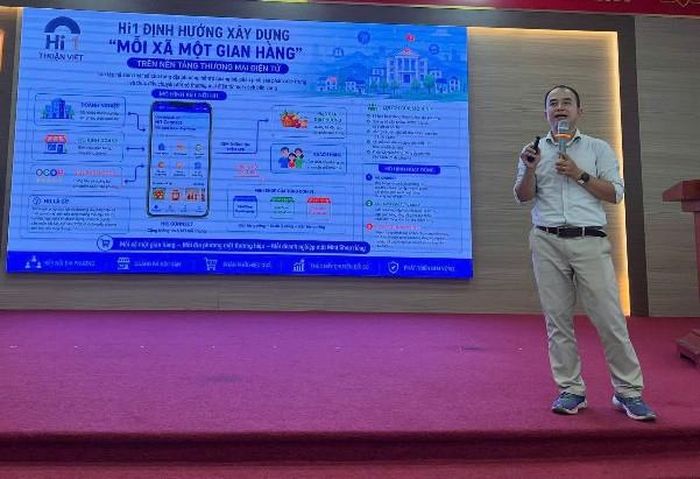 Xã Thuận An tập huấn hỗ trợ doanh nghiệp, hợp tác xã, hộ kinh doanh đưa sản phẩm lên sàn thương mại điện tử Hi1. Ảnh: Vân Thư