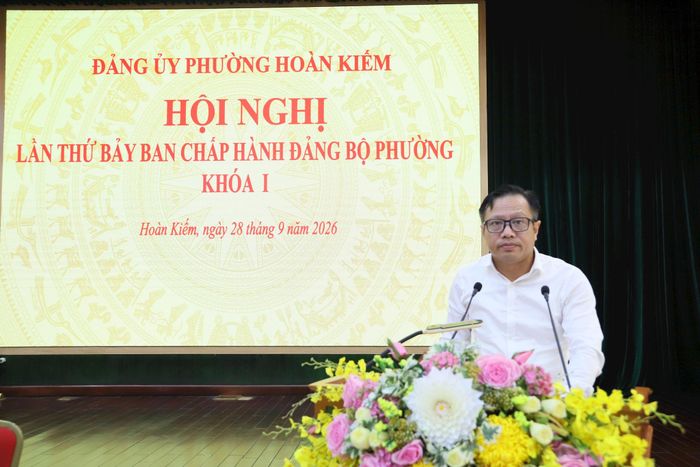 Bí thư Đảng ủy phường Hoàn Kiếm Nguyễn Trúc Anh phát biểu tại hội nghị. Ảnh: PV