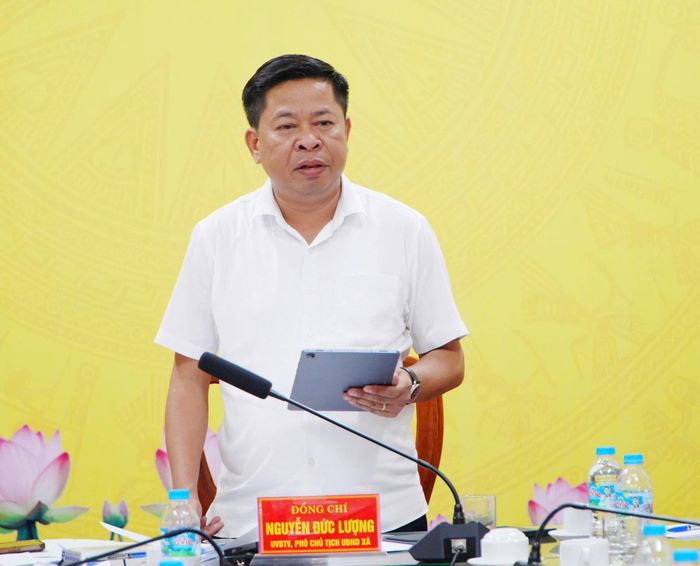 Phó Chủ tịch UBND xã Tây Phương Nguyễn Đức Lượng phát biều chỉ đạo tại buổi làm việc. Ảnh: Công Phương