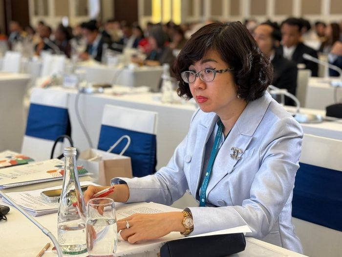 Bà Lê Thị Hồng Vân, Cục trưởng Cục Ngoại vụ và Ngoại giao văn hóa, Bộ Ngoại giao, Tổng Thư ký Ủy ban quốc gia UNESCO Việt Nam tham dự phiên thảo luận. Ảnh: Kiều Thoan Thu