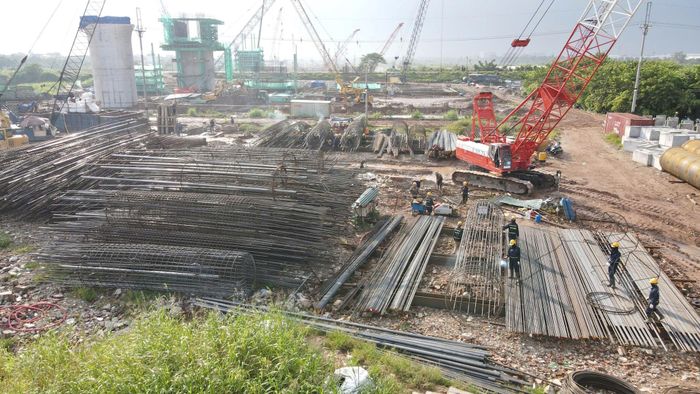 Việc đồng loạt triển khai nhiều mũi thi công được kỳ vọng giúp dự án duy trì tiến độ, rút ngắn thời gian thực hiện các hạng mục trên toàn tuyến, đến nay sản lượng thực hiện tại công trường đạt khoảng 589,49 tỷ đồng. Ảnh: Phạm Công