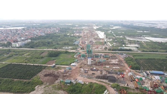 Dự án cũng được kỳ vọng mở rộng không gian phát triển đô thị, tăng khả năng kết nối giữa Hà Nội và Bắc Ninh, qua đó tạo thêm động lực phát triển kinh tế - xã hội cho khu vực. Ảnh: Phạm Công