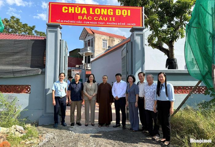 Đoàn khảo sát tại cơ sở tôn giáo trên địa bàn. Ảnh: PV