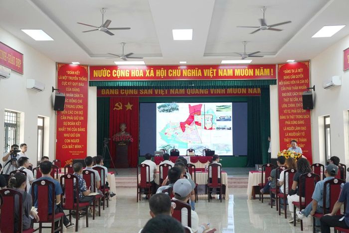 Khai mạc phiên đấu giá Dự án Khu đấu giá quyền sử dụng đất điểm X5, thôn Bắc. Ảnh: PV