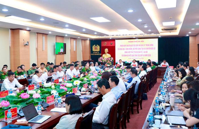 Các đại biểu tham dự phiên họp tại điểm cầu thành phố Hà Nội: Ảnh: Quang Thái