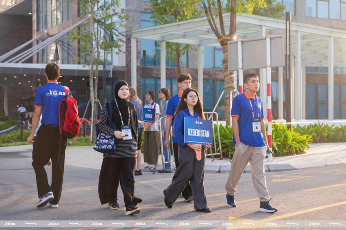 65 đội tuyển với hơn 300 thí sinh tranh tài tại IOAA 2026 diễn ra tại Đại học Phenikaa. Ảnh: BTC