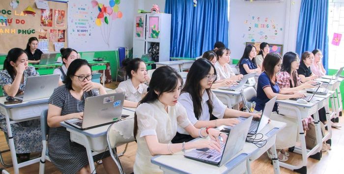 Lớp tập huấn AI cho giáo viên. Ảnh: ND