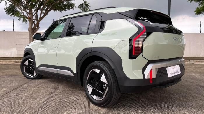 Kia EV3 dễ dàng được nhận diện là thành viên của gia đình xe điện Kia