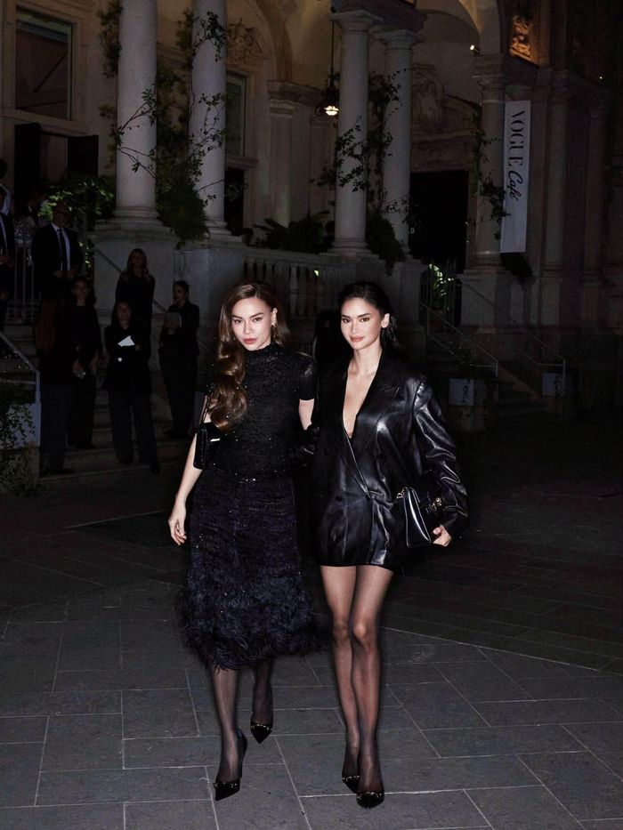 Tại sự kiện, Hồ Ngọc Hà hội ngộ Hoa hậu Hoàn vũ 2015 Pia Wurtzbach.
