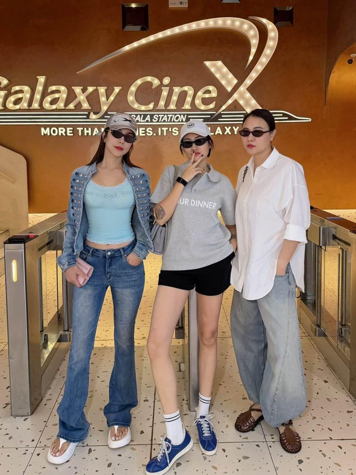 Đàm Thu Trang chia sẻ hình ảnh tới rạp xem phim "Trại buôn người" cùng Diệp Lâm Anh và diễn viên Thanh Hoa.
