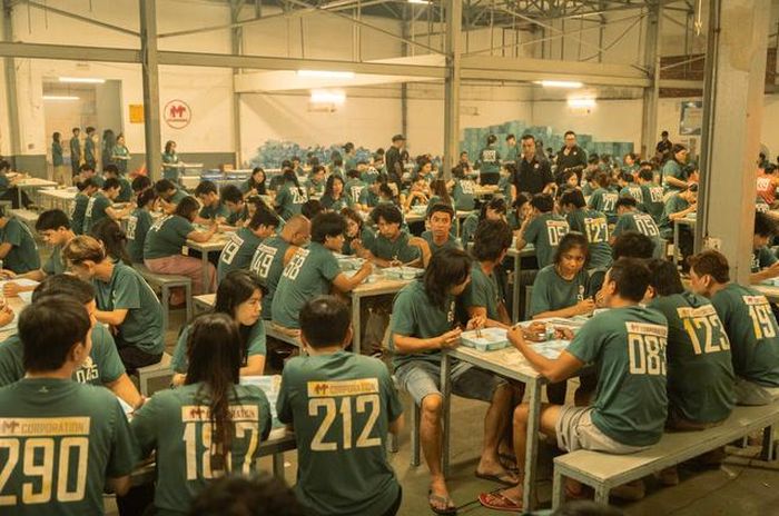 Theo thông tin từ ê-kíp, tổng số thành viên đoàn làm phim và diễn viên thực hiện dự án hơn 10.000 người. Ảnh: NSX