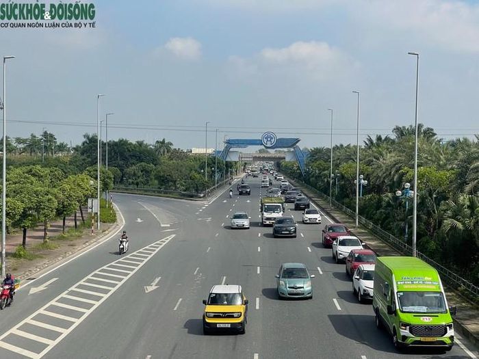 Tình trạng ùn ứ chỉ tập trung chủ yếu ở đoạn lối vào cầu theo hướng vào trung tâm Hà Nội. Ảnh: Phúc Đức