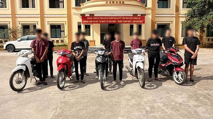 Nhóm thanh thiếu niên vi phạm tại cơ quan Công an. Ảnh: Công an tỉnh Tuyên Quang.