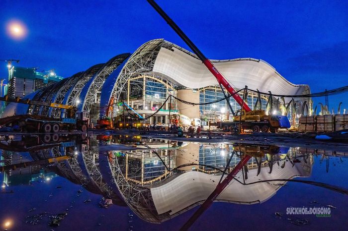 Trung tâm Hội nghị APEC sau cơn mưa. Ảnh: Hoàng Hà.
