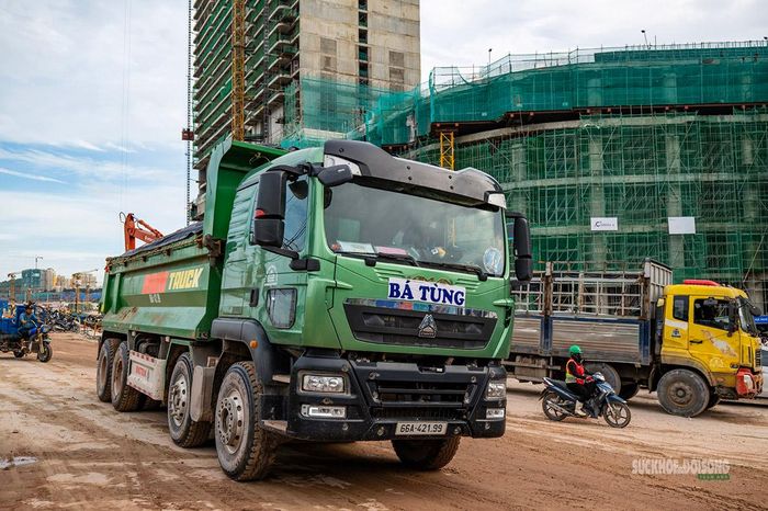 Xe chở vật liệu tại các công trường phục vụ APEC 2027... Ảnh: Hoàng Hà.