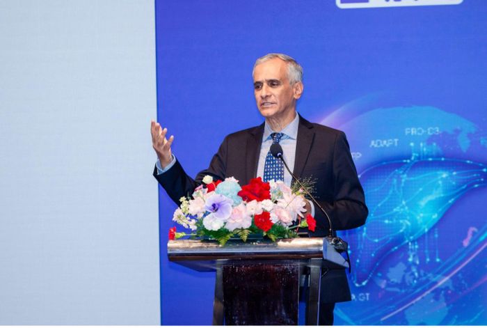 GS.TS.BS Jacob George, Trưởng khoa Tiêu hóa - Gan mật, Bệnh viện Westmead, Giáo sư Y khoa về Bệnh gan, Đại học Sydney, Chủ tịch Hiệp hội Nghiên cứu Bệnh gan Châu Á - Thái Bình Dương phát biểu. Ảnh: Quỳnh Khanh