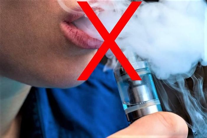 Hút thuốc lá điện tử gây ra nhiều hệ lụy nghiêm trọng với sức khỏe người trẻ. Ảnh minh họa. 