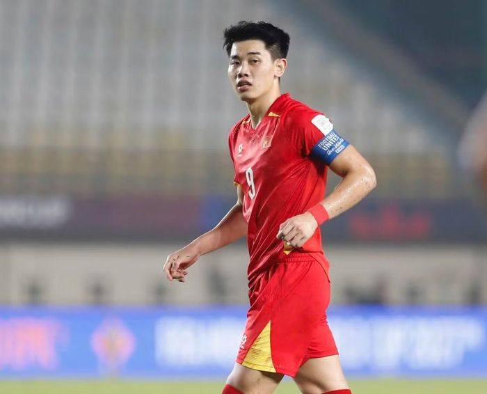 Đình Bắc lần đầu đeo băng đội trưởng ĐT Việt Nam trong trận ra quân FIFA ASEAN Cup 2026 gặp ĐT Philippines. (Ảnh: FBNV)