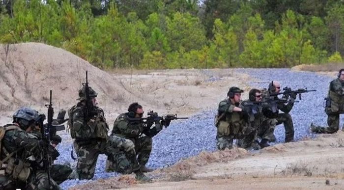 Tuy nhiên, dữ liệu này không cho biết địa điểm, thời gian hay nguyên nhân khiến họ bị thương. Vì vậy, chưa thể xác nhận 8 quân nhân trong cơ sở dữ liệu chính là những người có mặt trên phương tiện bị tập kích ở Hormuz.