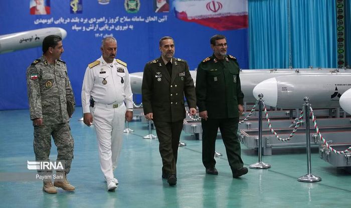 Trong số này có tên lửa hành trình chống hạm Qader-380. Truyền thông Iran quảng bá loại vũ khí này có tầm bắn hơn 1.000 km.