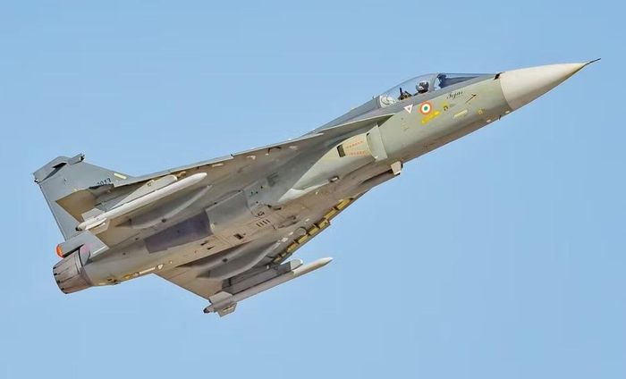 Buổi lễ bàn giao chính thức những chiếc tiêm kích Tejas Mk 1A Trainer cuối cùng mang số hiệu SPT7 và SPT8 đã diễn ra tại nhà máy của Công ty HAL ở Bengaluru.