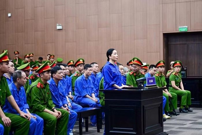 "Bà trùm"tội phạm Nguyễn Thị Mai Anh khai báo về nhân thân trước phiên tòa.