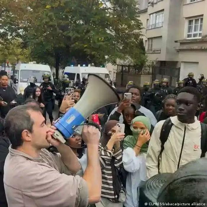 Các cuộc biểu tình của học sinh bắt đầu ở vùng Ile-de-France xung quanh Thủ đô Paris, rồi lan rộng sang các vùng khác