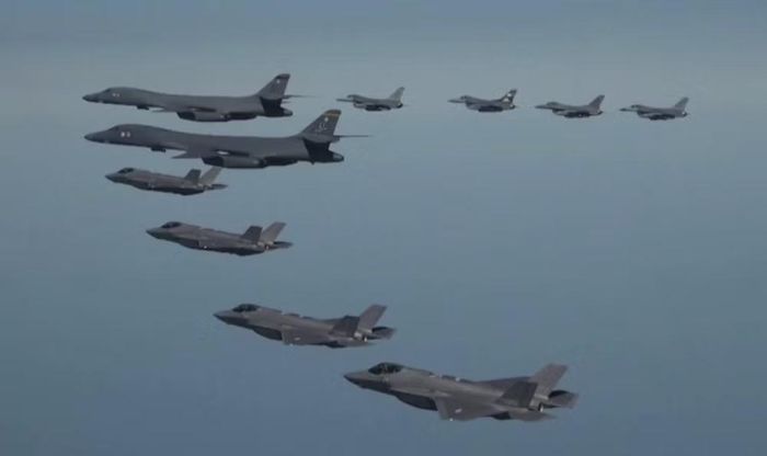Sau lần đầu tham chiến tại Iraq năm 1998 và chiến dịch Allied Force năm 1999, oanh tạc cơ B-1B bước vào một giai đoạn tác chiến hoàn toàn khác.