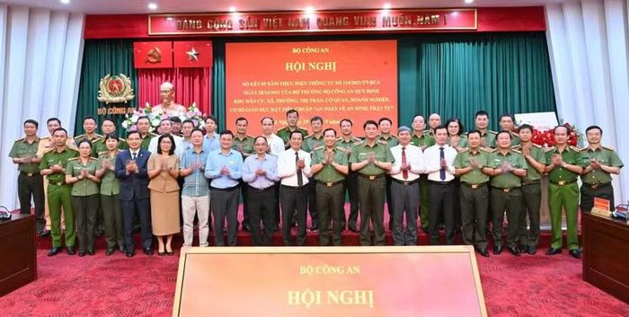 Thứ trưởng Lê Văn Tuyến và các đại biểu tại hội nghị
