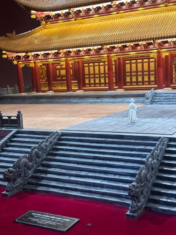 Mô hình Chính điện Kính Thiên đang được trưng bày tại Hoàng thành Thăng Long
