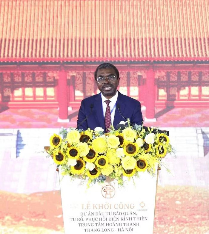 Ông Lazare Eloundou Assomo - Giám đốc Trung tâm Di sản Thế giới phát biểu tại Lễ khởi công Dự án