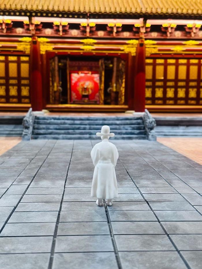 Mô hình Chính điện Kính Thiên tại Trưng bày tính xác thực về phục dựng Điện Kính Thiên và không gian Điện Kính Thiên.