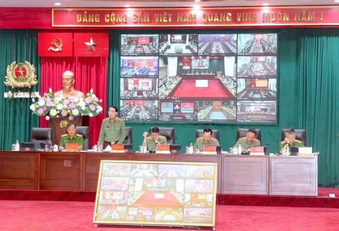 Thứ trưởng Lê Quốc Hùng điều hành thảo luận tại hội nghị.