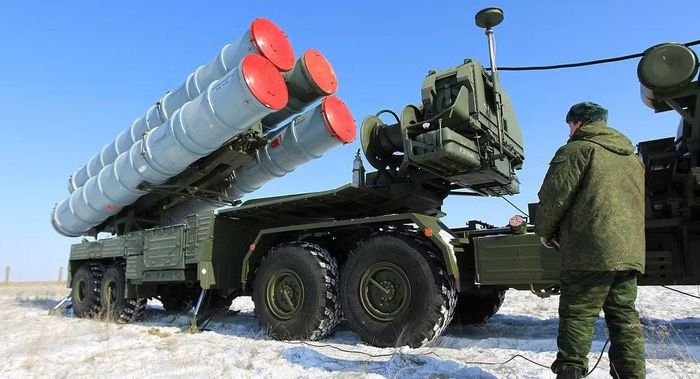 Phát biểu tại New York, ông Lavrov nói Thổ Nhĩ Kỳ hiểu rằng các hệ thống S-400 không thể được đưa ra khỏi lãnh thổ nước này nếu chưa có sự đồng ý chính thức của Moscow. Nga hiện chưa nhận được đề nghị nào từ Ankara liên quan đến việc chuyển giao.