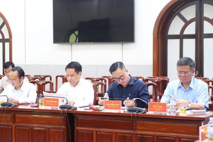 Phó Chủ tịch Ủy ban Trung ương MTTQ Việt Nam Trần Thắng và các Ủy viên Hội đồng Chung khảo tham dự cuộc họp.