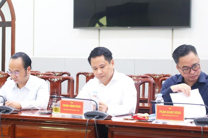 Nhà báo Trương Thành Trung - Ủy viên Ủy ban Trung ương MTTQ Việt Nam, Bí thư Đảng ủy, Tổng Biên tập Báo Đại đoàn kết và các Ủy viên Hội đồng Chung khảo nghiên cứu, đánh giá các tác phẩm báo chí.