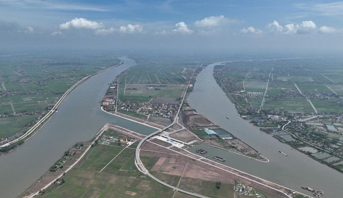 Cụm công trình kênh nối sông Đáy với sông sông Ninh Cơ. Ảnh: CTV