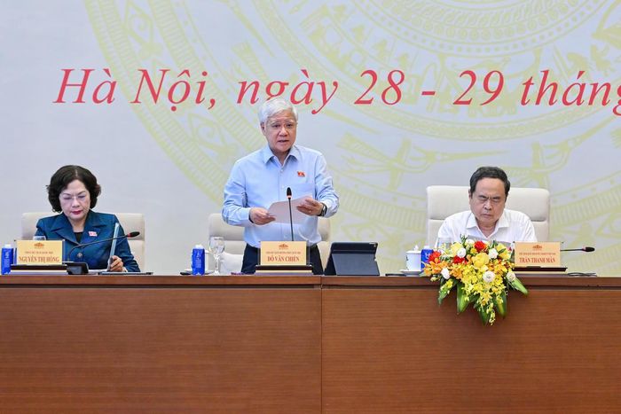 Phó Chủ tịch Thường trực Quốc hội Đỗ Văn Chiến phát biểu bế mạc hội nghị (Ảnh: Thuỷ Nguyên)