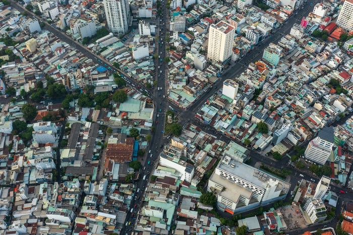 Tuyến đường kéo dài khoảng 2 km, từ khu vực ngã năm Đài Liệt sĩ đến nút giao với Nguyễn Hữu Cảnh và cầu Sài Gòn. Đây là trục giao thông huyết mạch kết nối liên vùng giữa các tuyến đường chính như Xô Viết Nghệ Tĩnh, Quốc lộ 13, Đinh Bộ Lĩnh và Nguyễn Hữu Cảnh.