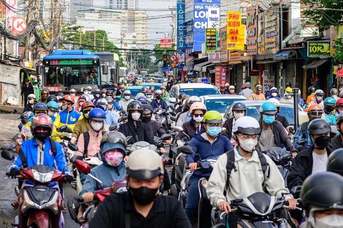Đường Ung Văn Khiêm (phường Thạnh Mỹ Tây) là một trong những tuyến đường thường xuyên ùn tắc vào giờ cao điểm. Mặt đường hẹp trong khi lượng phương tiện đông khiến tuyến đường chịu áp lực giao thông lớn.