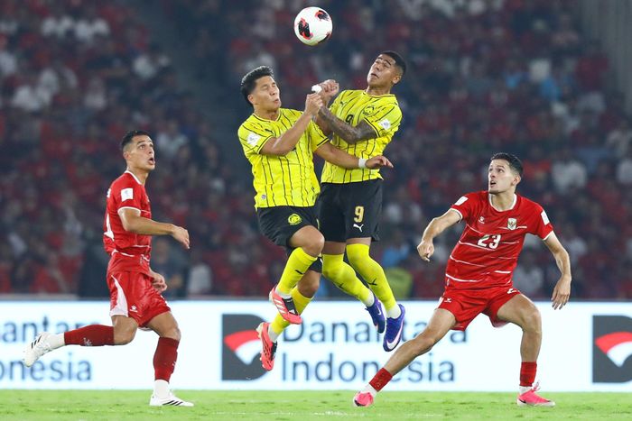  Đội khách tung ra tới 18 cú sút so với chỉ 4 bên phía Indonesia. Họ có 8 lần sút trúng cầu môn so với 1 bên phía chủ nhà, tóm lại là một thế trận cửa trên tuyệt đối. 