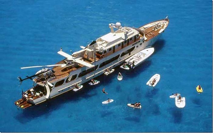  Chuyến du lịch trong mơ trên du thuyển của Sói già biến thành cuộc giải cứu. Ảnh: Power & Motoryacht.
