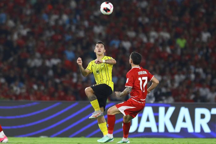  Malaysia chơi hơn người trong hơn 50 phút nhưng vẫn bất lực trước hàng phòng ngự chặt chẽ của Indonesia. Ảnh: Minh Chiến. 