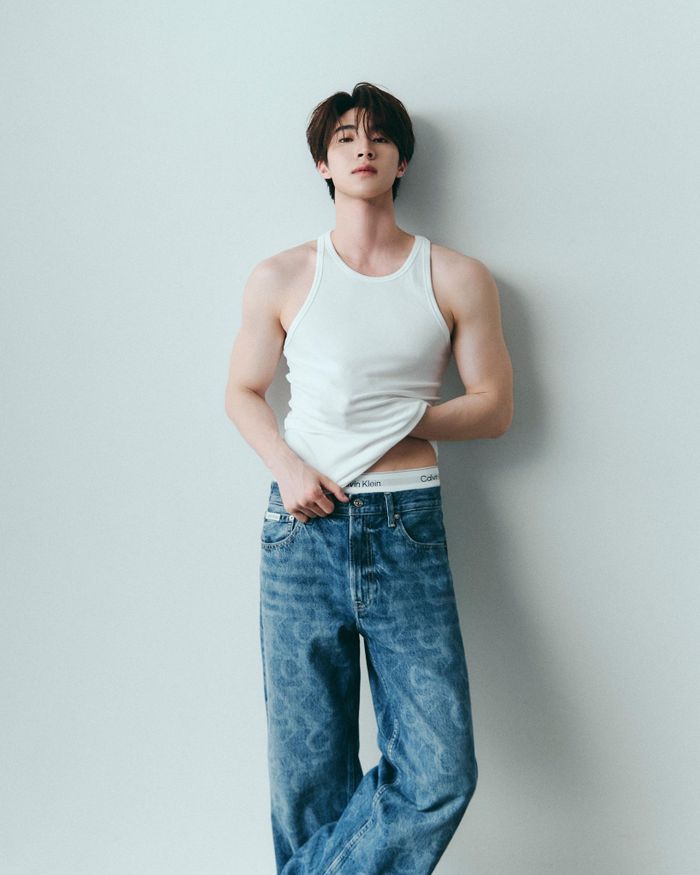 Không chỉ diễn xuất, Blue còn hoạt động trong lĩnh vực âm nhạc. Gần đây, anh phát hành đĩa đơn KISS, COME KISS. Đây là ca khúc mang màu sắc Afrobeat hợp tác với nhà sản xuất trẻ tobii. Tên tuổi Blue được nhắc đến nhiều hơn trong thời gian gần đây khi anh liên tục xuất hiện bên Lisa. Theo Thairath, cả hai đã thân thiết từ 2024. Blue lần đầu xuất hiện cùng nhóm bạn của Lisa vào dịp sinh nhật nữ ca sĩ. Người hâm mộ suy đoán Blue quen Lisa thông qua Diana Flipo. Diana và Blue từng là bạn học từ thời tiểu học tại tỉnh Udon Thani và được cho là có mối quan hệ thân thiết. Trong khi đó, Diana Flipo là bạn thân với Lisa suốt nhiều năm qua. Ảnh: @blue_pongtiwat.