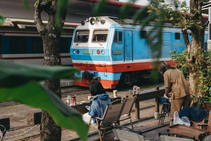 Những chuyến tàu chợ từ Đà Nẵng ra Huế được tác giả Hạo Nguyên tái hiện trong "Bộ sưu tập mù sương". Ảnh minh họa: Dong Ho Vy.