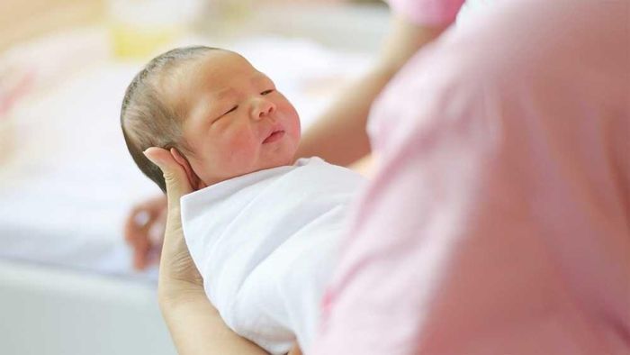Sự ra đời của vaccine và các tiến bộ y học giúp hàng triệu trẻ sơ sinh sống sót. Ảnh minh họa: K.D.