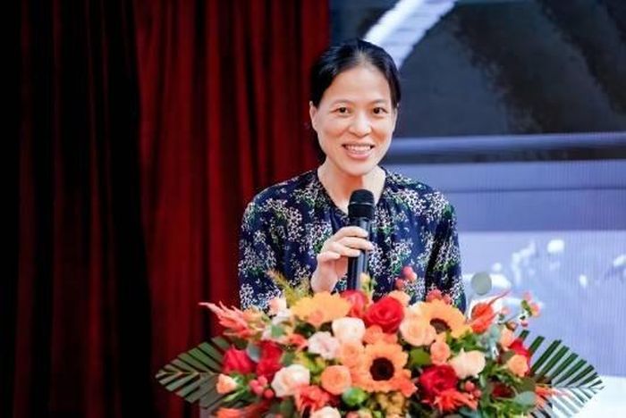 Ông Tiêu Diên Binh, Chủ tịch HĐQT, Tổng biên tập Công ty Xuất bản và Truyền thông Nam Phương và bà Viên Nam, Phó Chủ tịch Công ty Phượng Hoàng. Ảnh: Baike Baidu.