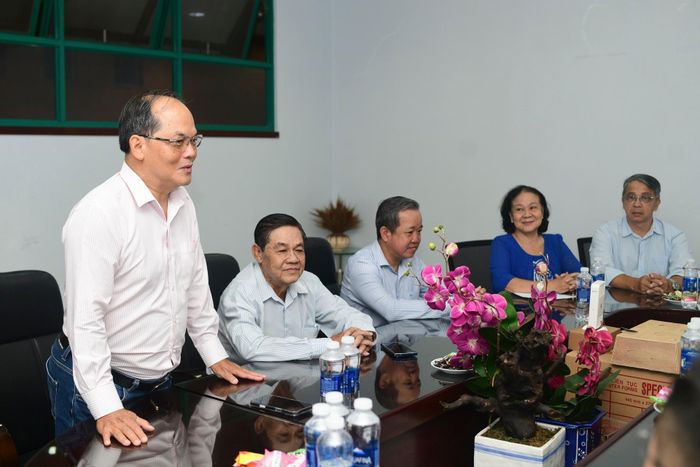  Trao đổi với lãnh đạo Sở Văn hóa và Thể thao, đại diện các doanh nghiệp in đề xuất cơ quan quản lý hỗ trợ đưa hình ảnh di sản văn hóa Việt Nam lên bao bì xuất khẩu. Lãnh đạo Hội cũng đề xuất quy hoạch khu công nghiệp in tập trung, tạo điều kiện giúp doanh nghiệp yên tâm đầu tư công nghệ hiện đại. 