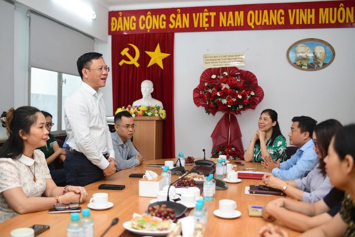  Tại buổi làm việc, lãnh đạo Sở Văn hóa và Thể thao biểu dương những đóng góp của đơn vị trong công tác tuyên truyền lý luận trên địa bàn thành phố. Đồng thời, đoàn công tác gửi gắm kỳ vọng NXB Chính trị quốc gia Sự thật đẩy mạnh ngoại giao sách về Chủ tịch Hồ Chí Minh và TP.HCM ra thị trường quốc tế. 